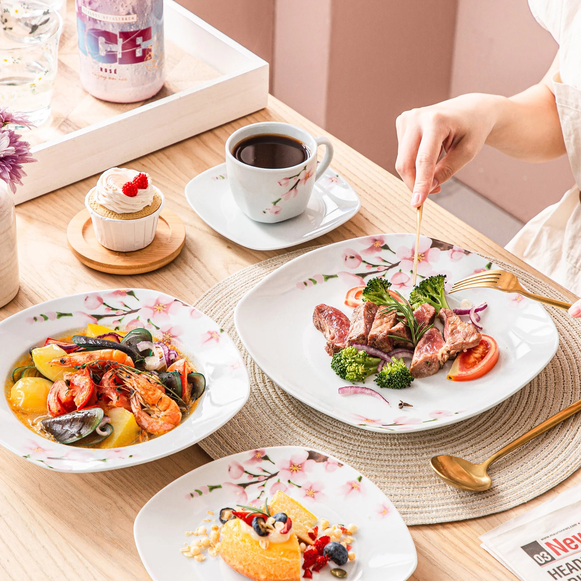 VEWEET ANNIE Pink Floral Porcelain Plate Set